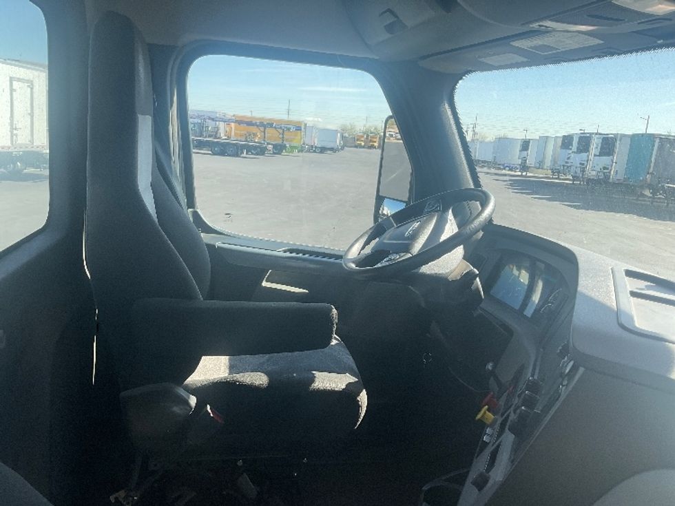 Day Cab Tractor-Heavy Duty Tractors-Freightliner-2021-T12642ST-Phoenix-AZ-177,834\n\t\tmiles-$ 61,250 - Image 14
