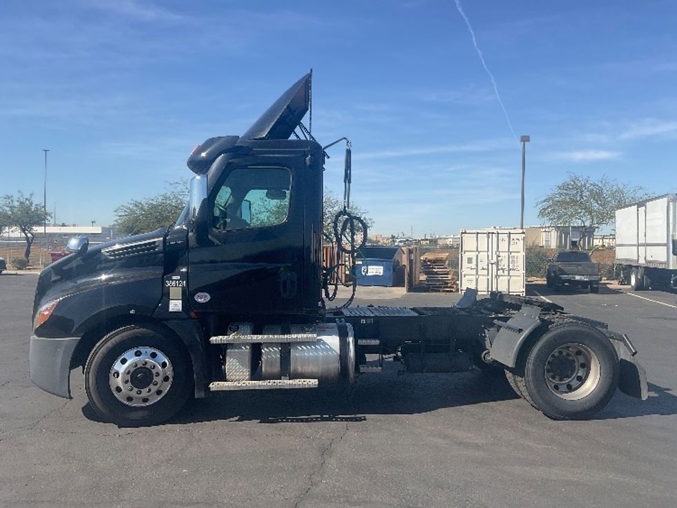 Day Cab Tractor-Heavy Duty Tractors-Freightliner-2021-T12642ST-Phoenix-AZ-177,834\n\t\tmiles-$ 61,250 - Image 4