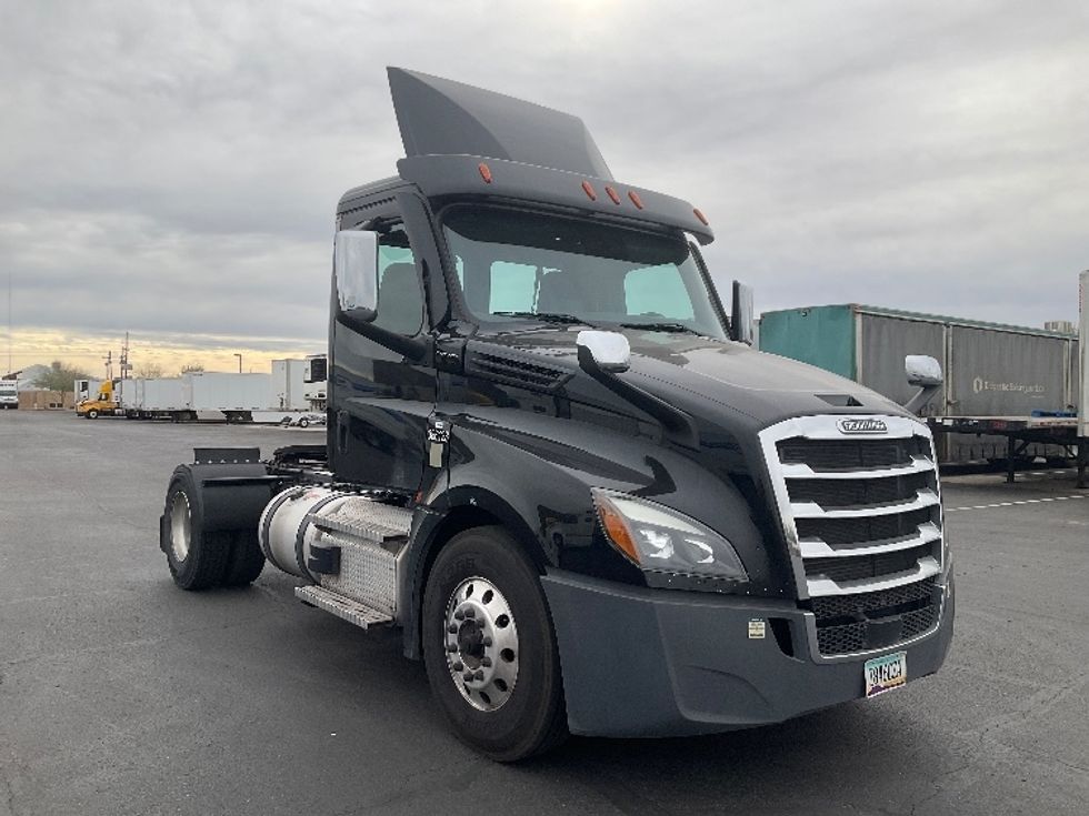 Day Cab Tractor-Heavy Duty Tractors-Freightliner-2021-T12642ST-Phoenix-AZ-184,973\n\t\tmiles-$ 61,000 - Image 1