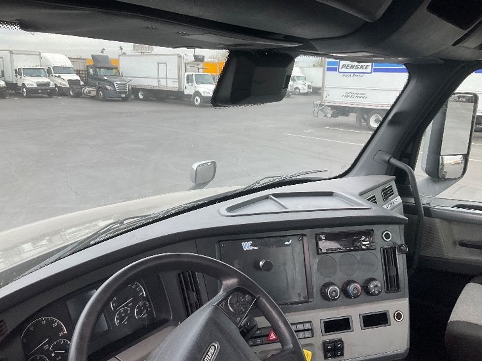 Day Cab Tractor-Heavy Duty Tractors-Freightliner-2021-T12642ST-Phoenix-AZ-184,973\n\t\tmiles-$ 61,000 - Image 10