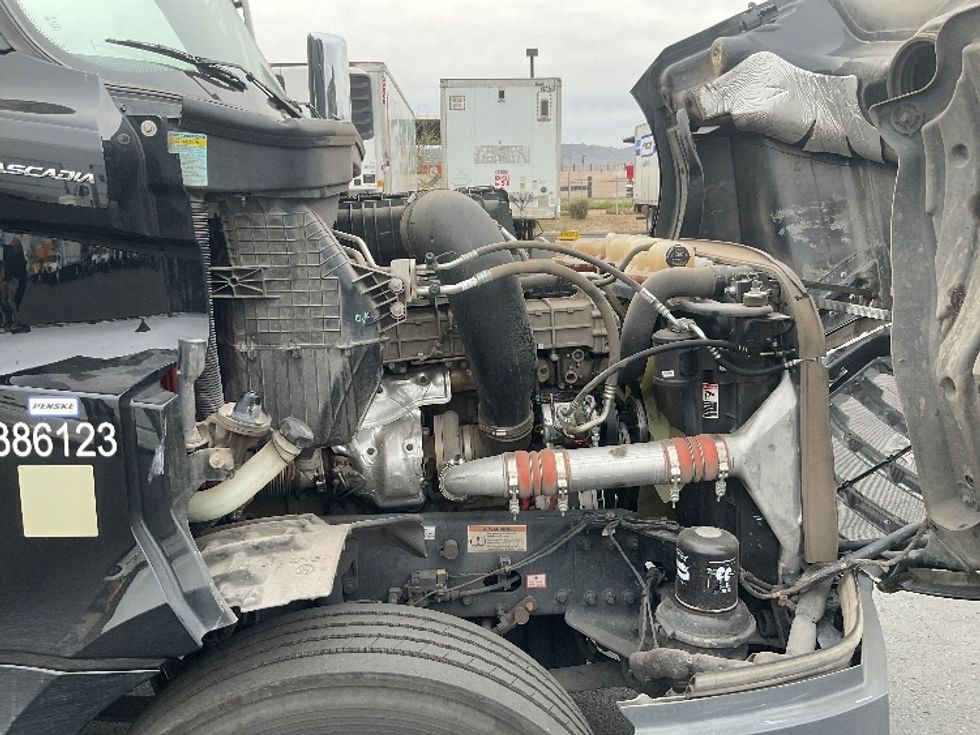 Day Cab Tractor-Heavy Duty Tractors-Freightliner-2021-T12642ST-Phoenix-AZ-184,973\n\t\tmiles-$ 61,000 - Image 15