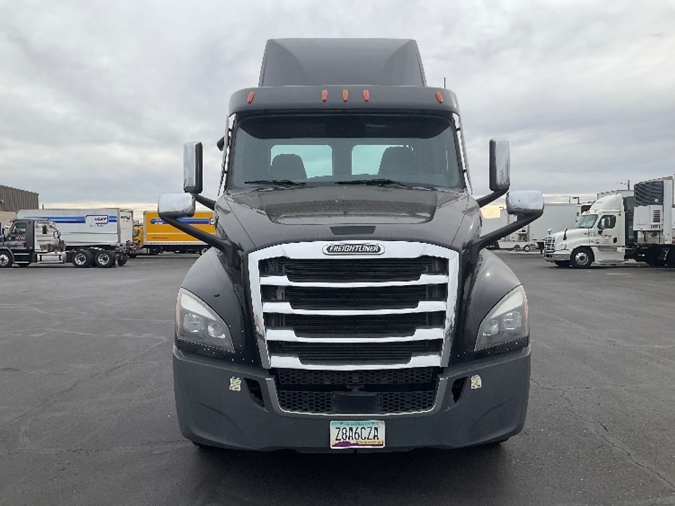 Day Cab Tractor-Heavy Duty Tractors-Freightliner-2021-T12642ST-Phoenix-AZ-184,973\n\t\tmiles-$ 61,000 - Image 2