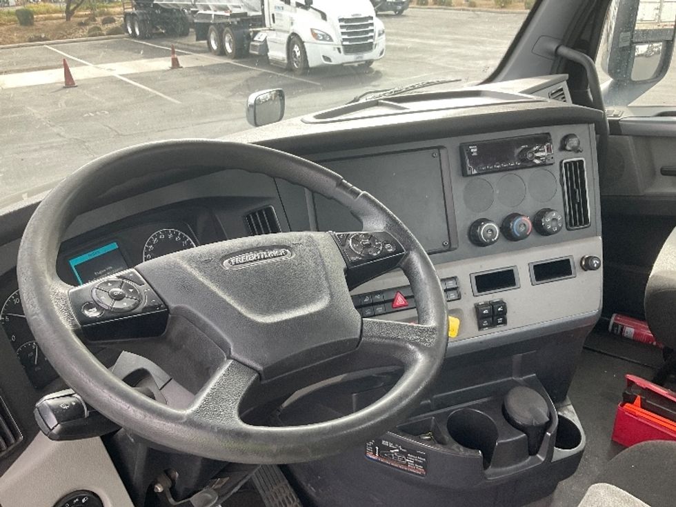 Day Cab Tractor-Heavy Duty Tractors-Freightliner-2021-T12642ST-Phoenix-AZ-214,284\n\t\tmiles-$ 59,500 - Image 10