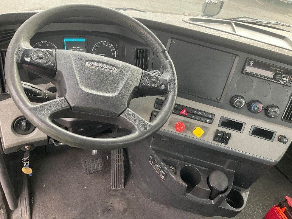 Day Cab Tractor-Heavy Duty Tractors-Freightliner-2021-T12642ST-Phoenix-AZ-214,284\n\t\tmiles-$ 59,500 - Image 11