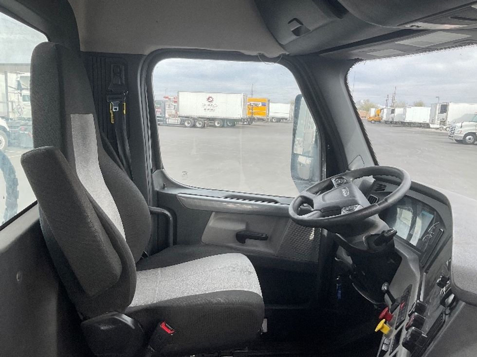Day Cab Tractor-Heavy Duty Tractors-Freightliner-2021-T12642ST-Phoenix-AZ-214,284\n\t\tmiles-$ 59,500 - Image 14