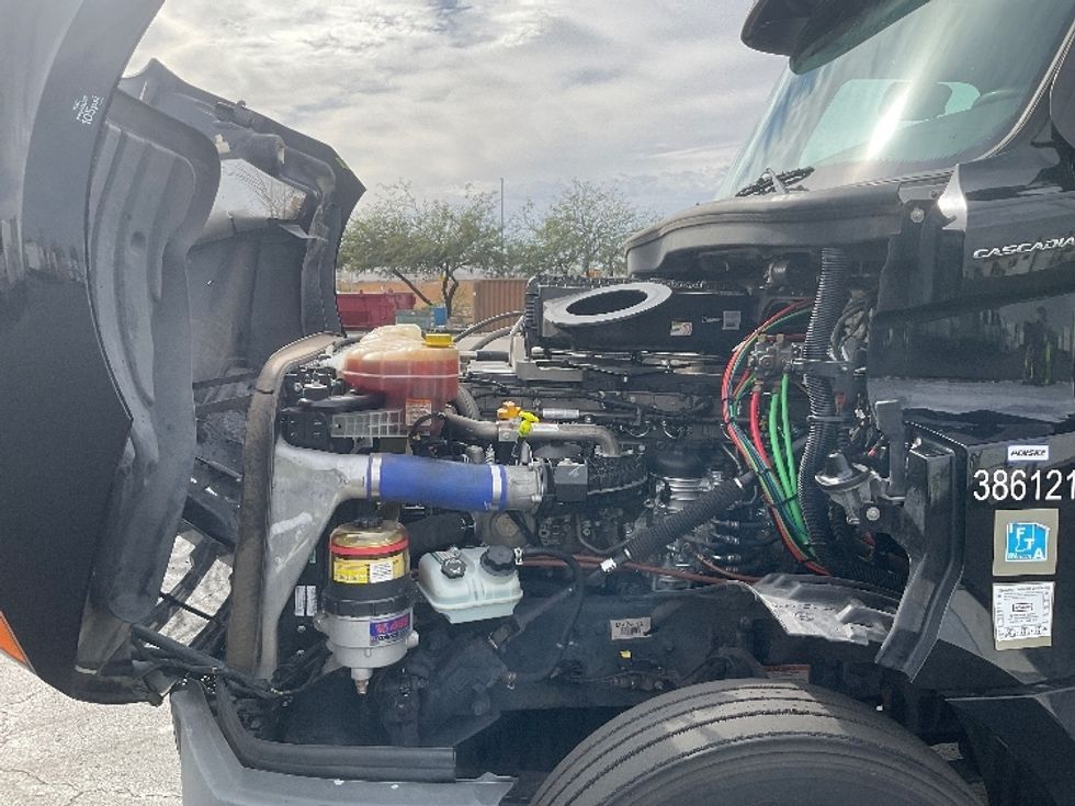 Day Cab Tractor-Heavy Duty Tractors-Freightliner-2021-T12642ST-Phoenix-AZ-214,284\n\t\tmiles-$ 59,500 - Image 16