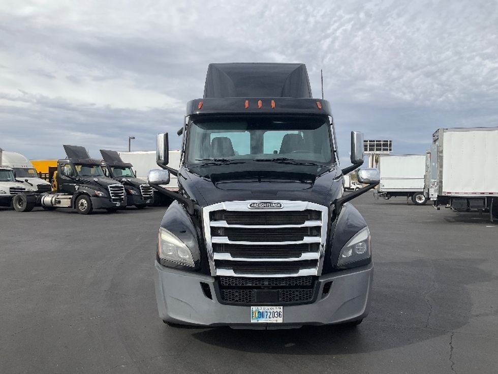 Day Cab Tractor-Heavy Duty Tractors-Freightliner-2021-T12642ST-Phoenix-AZ-214,284\n\t\tmiles-$ 59,500 - Image 2