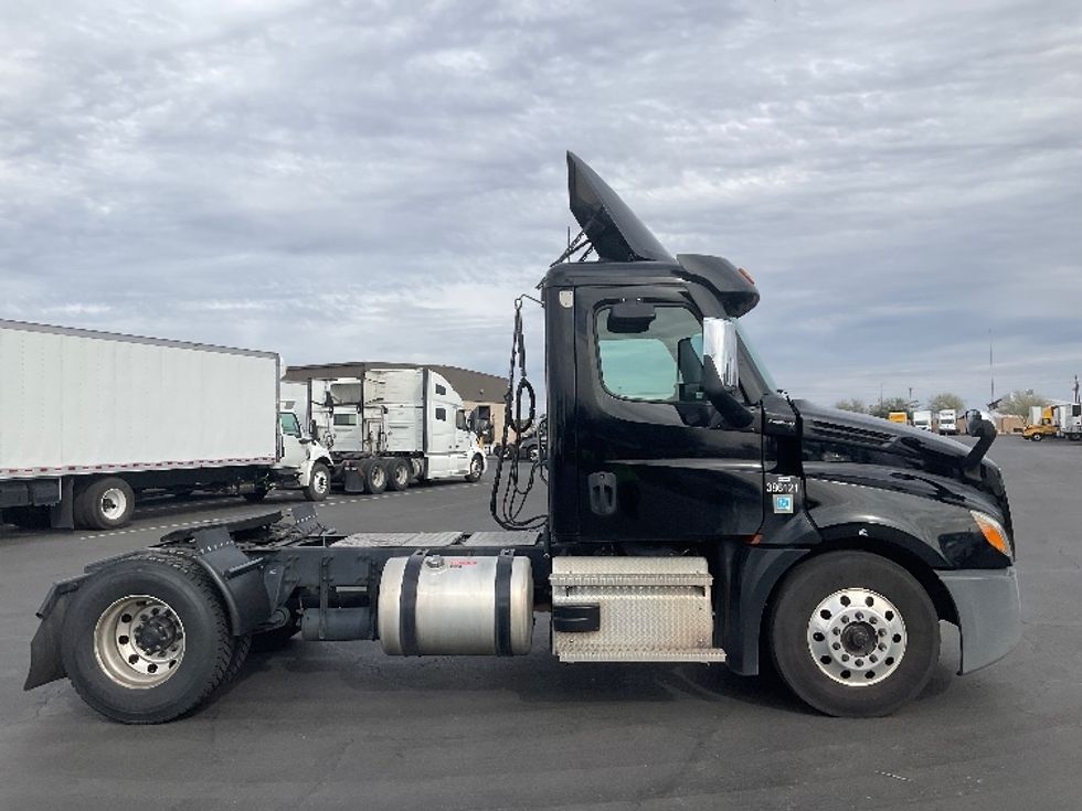 Day Cab Tractor-Heavy Duty Tractors-Freightliner-2021-T12642ST-Phoenix-AZ-214,284\n\t\tmiles-$ 59,500 - Image 8