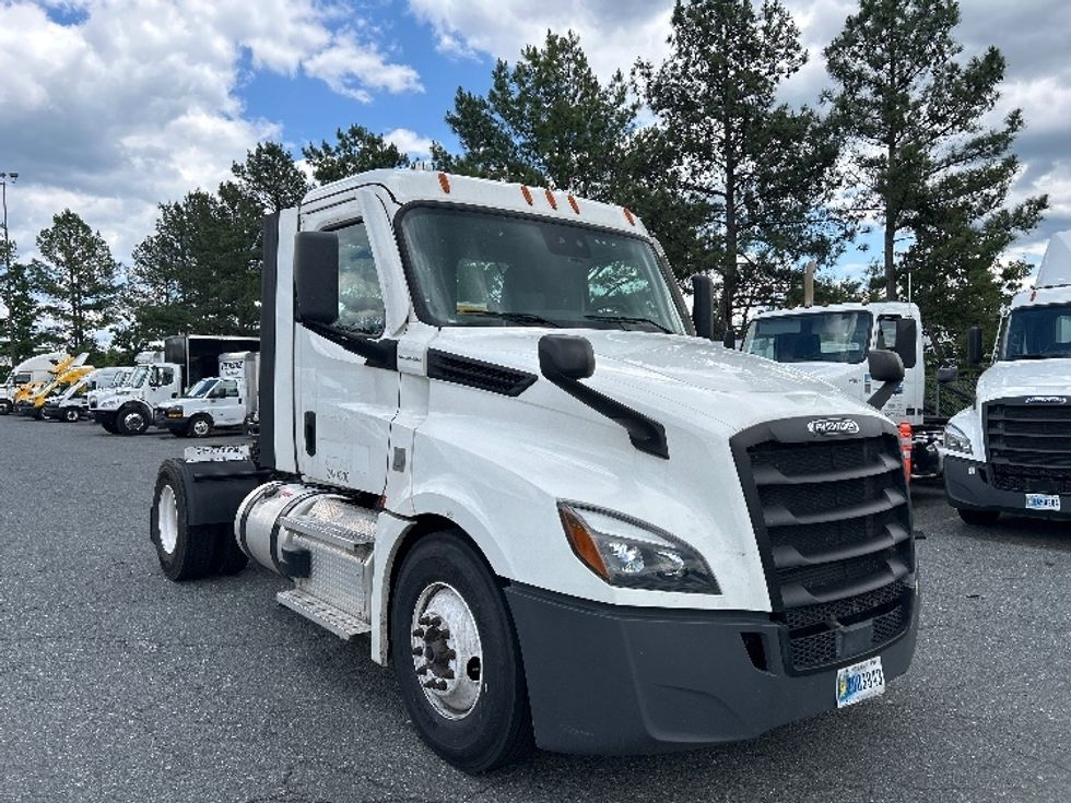 Day Cab Tractor-Heavy Duty Tractors-Freightliner-2021-T12642ST-Prince George-VA-276,200\n\t\tmiles-$ 52,750 - Image 1