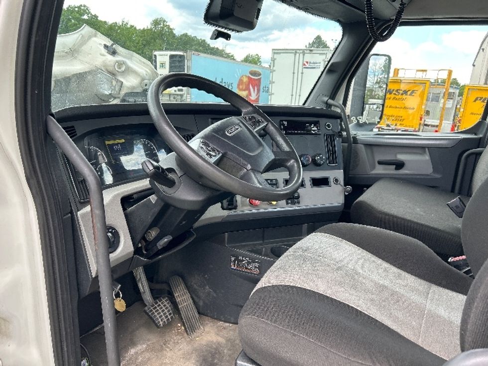 Day Cab Tractor-Heavy Duty Tractors-Freightliner-2021-T12642ST-Prince George-VA-276,200\n\t\tmiles-$ 52,750 - Image 10