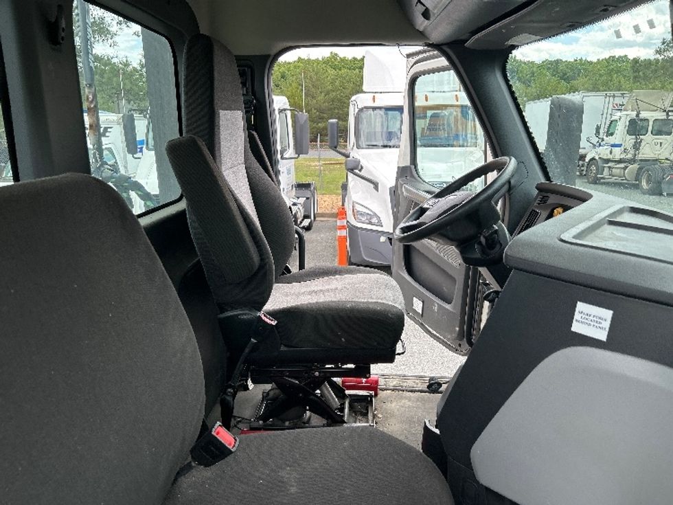 Day Cab Tractor-Heavy Duty Tractors-Freightliner-2021-T12642ST-Prince George-VA-276,200\n\t\tmiles-$ 52,750 - Image 14