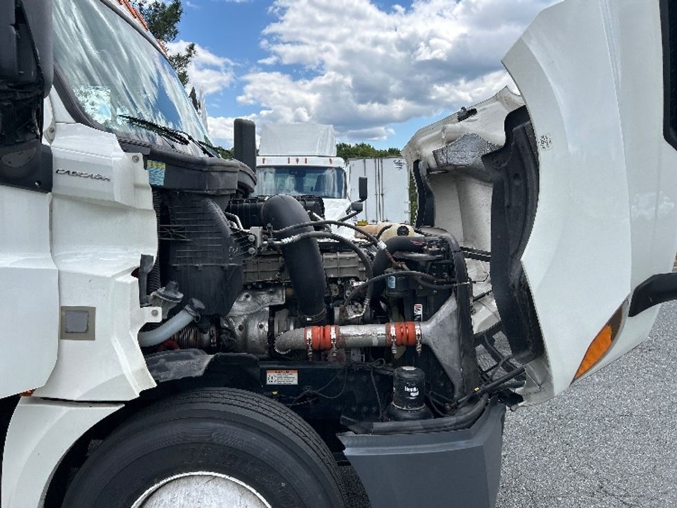Day Cab Tractor-Heavy Duty Tractors-Freightliner-2021-T12642ST-Prince George-VA-276,200\n\t\tmiles-$ 52,750 - Image 15