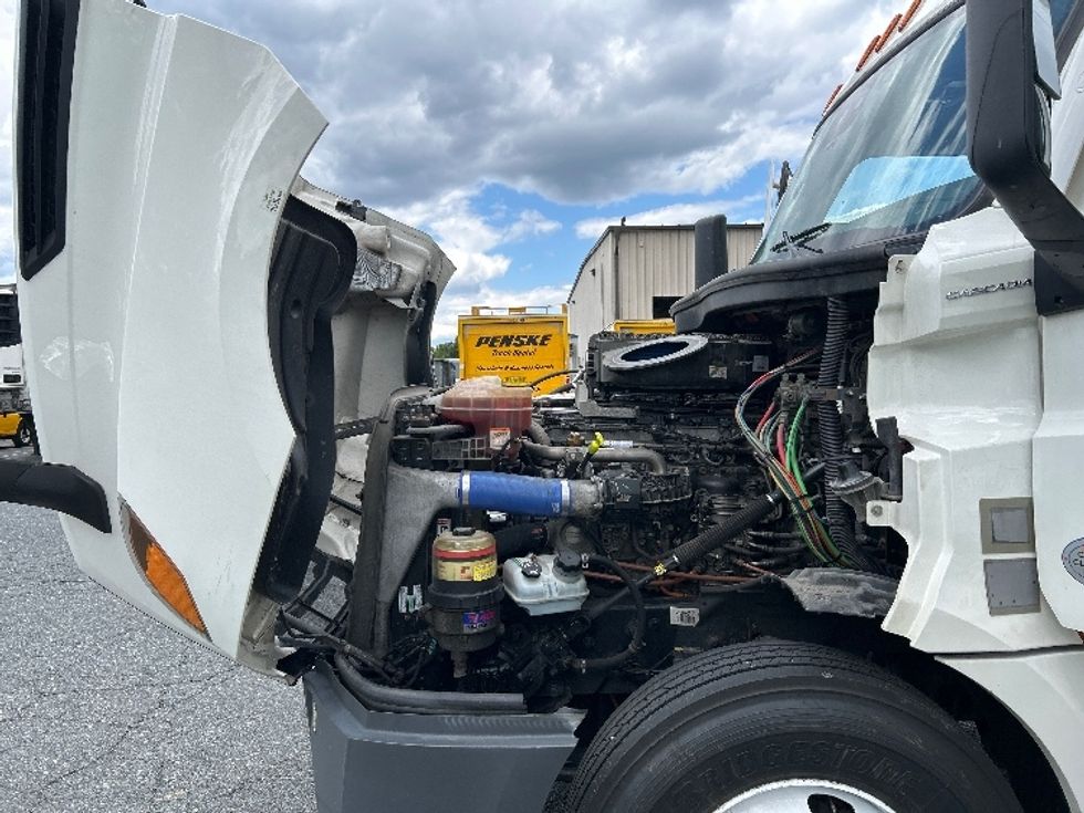 Day Cab Tractor-Heavy Duty Tractors-Freightliner-2021-T12642ST-Prince George-VA-276,200\n\t\tmiles-$ 52,750 - Image 16