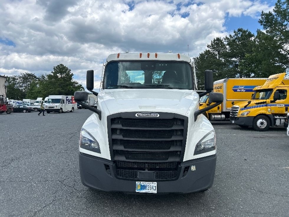 Day Cab Tractor-Heavy Duty Tractors-Freightliner-2021-T12642ST-Prince George-VA-276,200\n\t\tmiles-$ 52,750 - Image 2