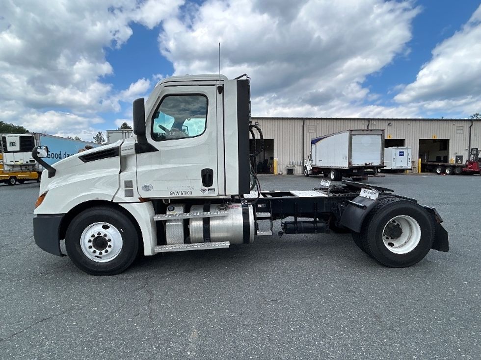 Day Cab Tractor-Heavy Duty Tractors-Freightliner-2021-T12642ST-Prince George-VA-276,200\n\t\tmiles-$ 52,750 - Image 4