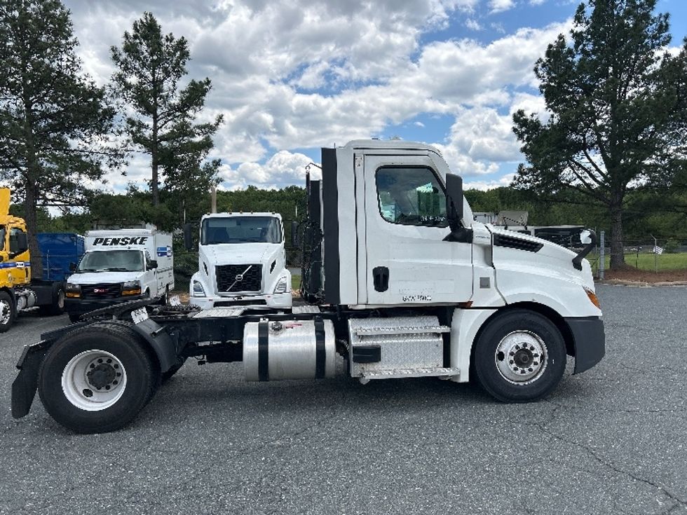 Day Cab Tractor-Heavy Duty Tractors-Freightliner-2021-T12642ST-Prince George-VA-276,200\n\t\tmiles-$ 52,750 - Image 8