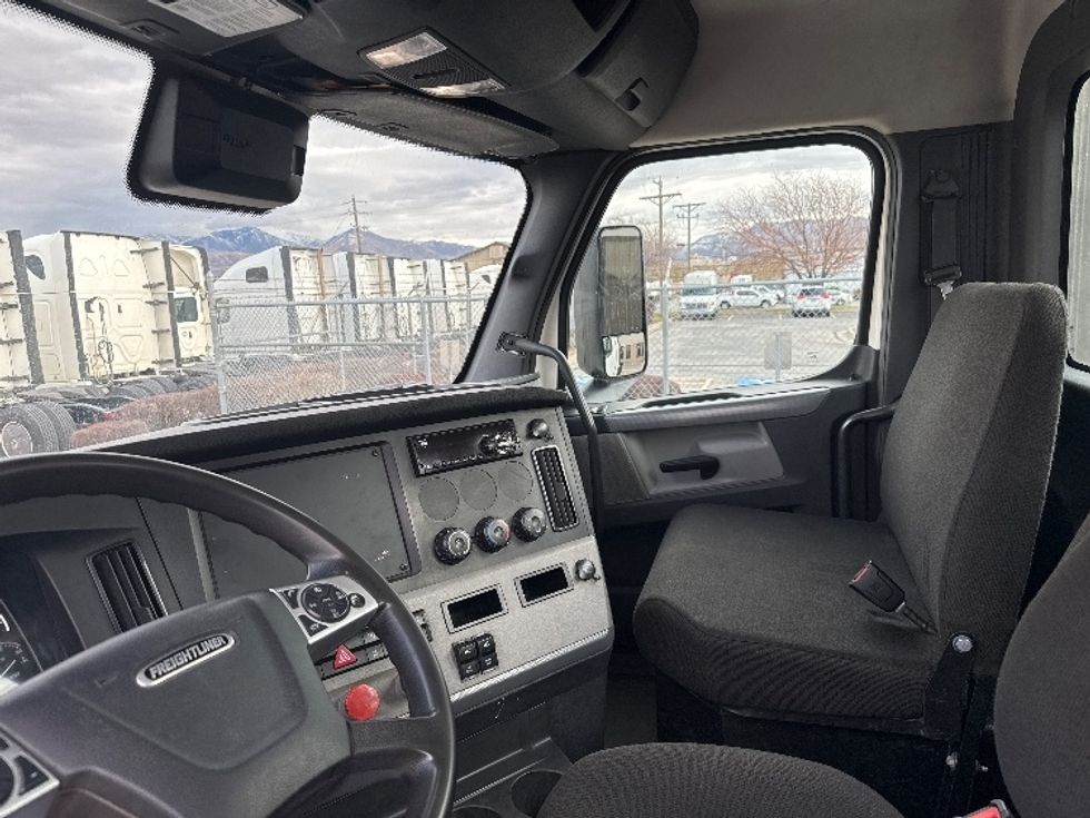 Day Cab Tractor-Heavy Duty Tractors-Freightliner-2021-T12642ST-Salt Lake City-UT-122,098\n\t\tmiles-$ 65,000 - Image 10