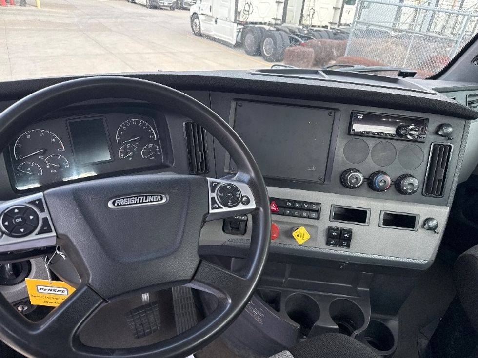 Day Cab Tractor-Heavy Duty Tractors-Freightliner-2021-T12642ST-Salt Lake City-UT-122,098\n\t\tmiles-$ 65,000 - Image 11