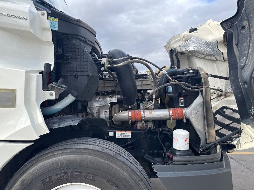 Day Cab Tractor-Heavy Duty Tractors-Freightliner-2021-T12642ST-Salt Lake City-UT-122,098\n\t\tmiles-$ 65,000 - Image 15