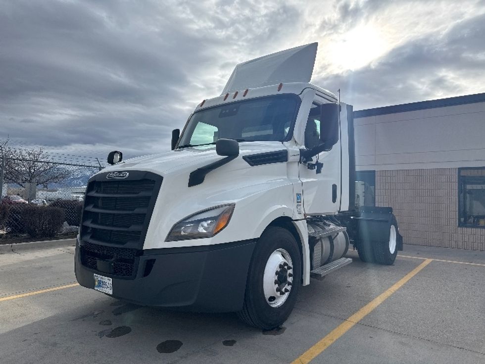 Day Cab Tractor-Heavy Duty Tractors-Freightliner-2021-T12642ST-Salt Lake City-UT-122,098\n\t\tmiles-$ 65,000 - Image 3
