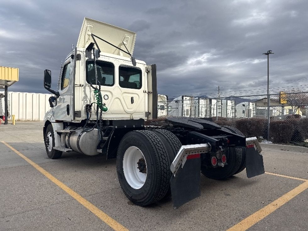 Day Cab Tractor-Heavy Duty Tractors-Freightliner-2021-T12642ST-Salt Lake City-UT-122,098\n\t\tmiles-$ 65,000 - Image 5