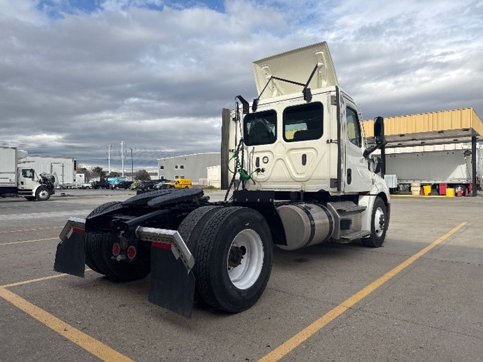 Day Cab Tractor-Heavy Duty Tractors-Freightliner-2021-T12642ST-Salt Lake City-UT-122,098\n\t\tmiles-$ 65,000 - Image 7