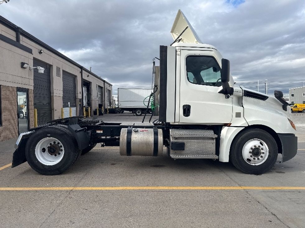 Day Cab Tractor-Heavy Duty Tractors-Freightliner-2021-T12642ST-Salt Lake City-UT-122,098\n\t\tmiles-$ 65,000 - Image 8