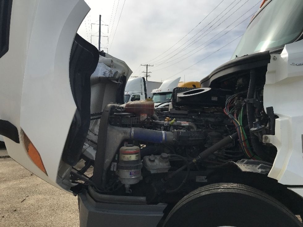 2021 Freightliner Cascadia 126" Day cab photo 14