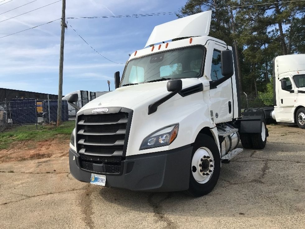 2021 Freightliner Cascadia 126" Day cab photo 3