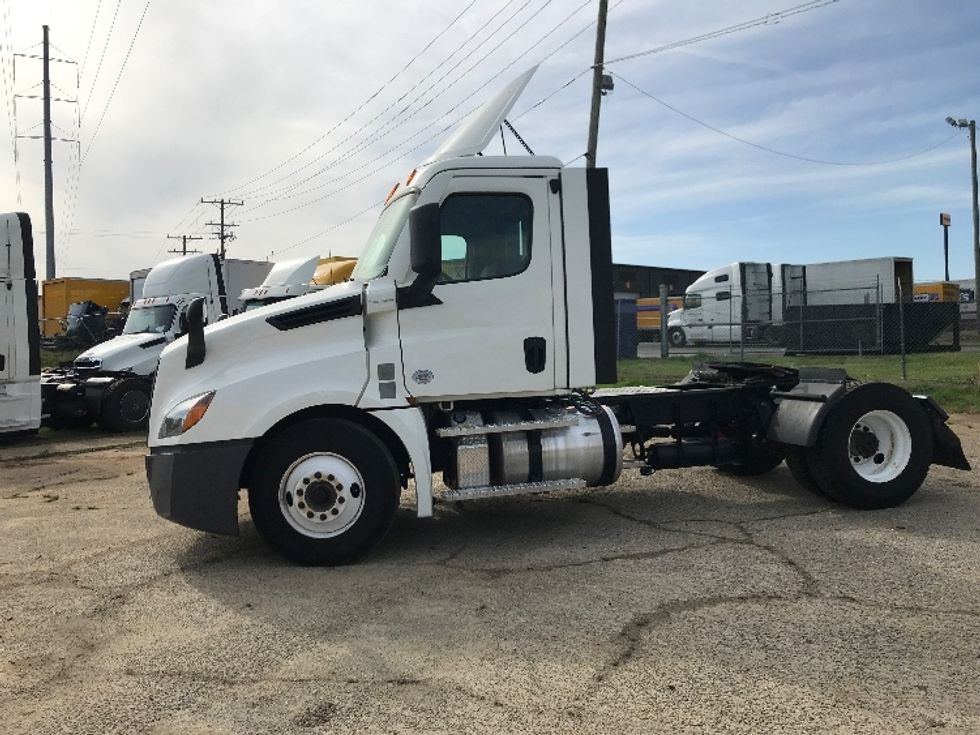 2021 Freightliner Cascadia 126" Day cab photo 4