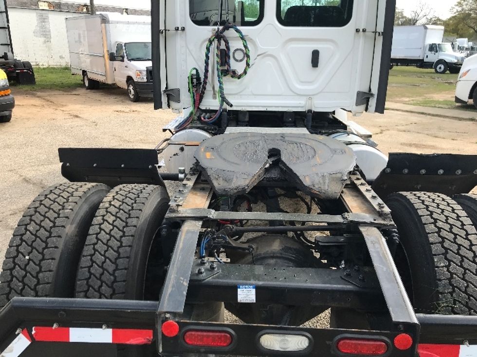 2021 Freightliner Cascadia 126" Day cab photo 6