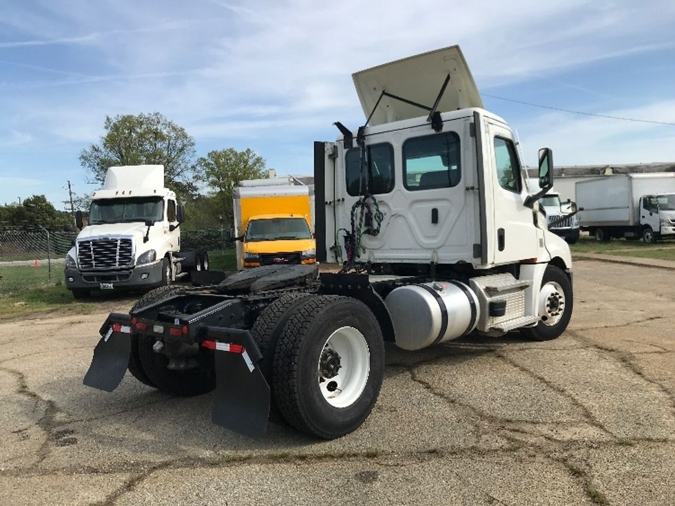 2021 Freightliner Cascadia 126" Day cab photo 7