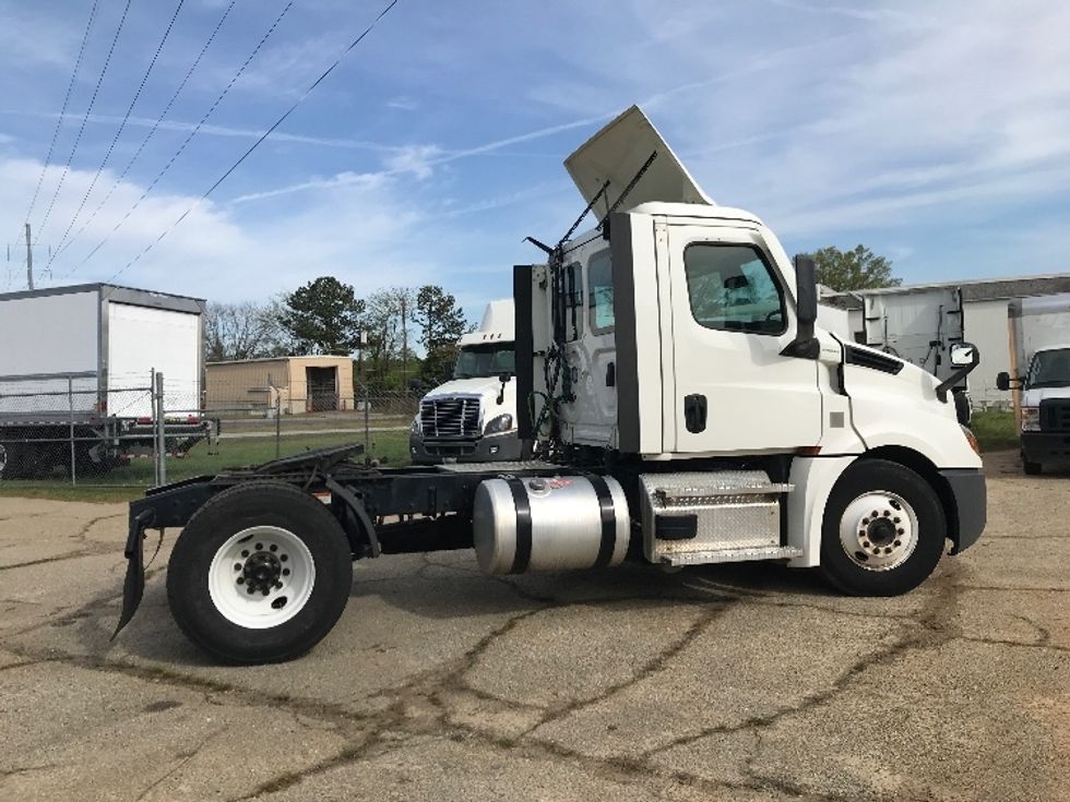 2021 Freightliner Cascadia 126" Day cab photo 8