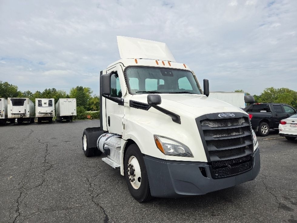 Day Cab Tractor-Heavy Duty Tractors-Freightliner-2021-T12642ST-Springfield-MA-223,858\n\t\tmiles-$ 58,250 - Image 1