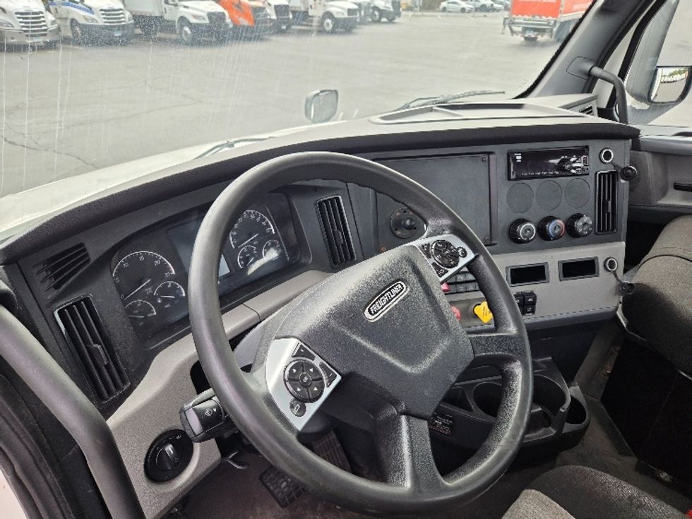 Day Cab Tractor-Heavy Duty Tractors-Freightliner-2021-T12642ST-Springfield-MA-223,858\n\t\tmiles-$ 58,250 - Image 10