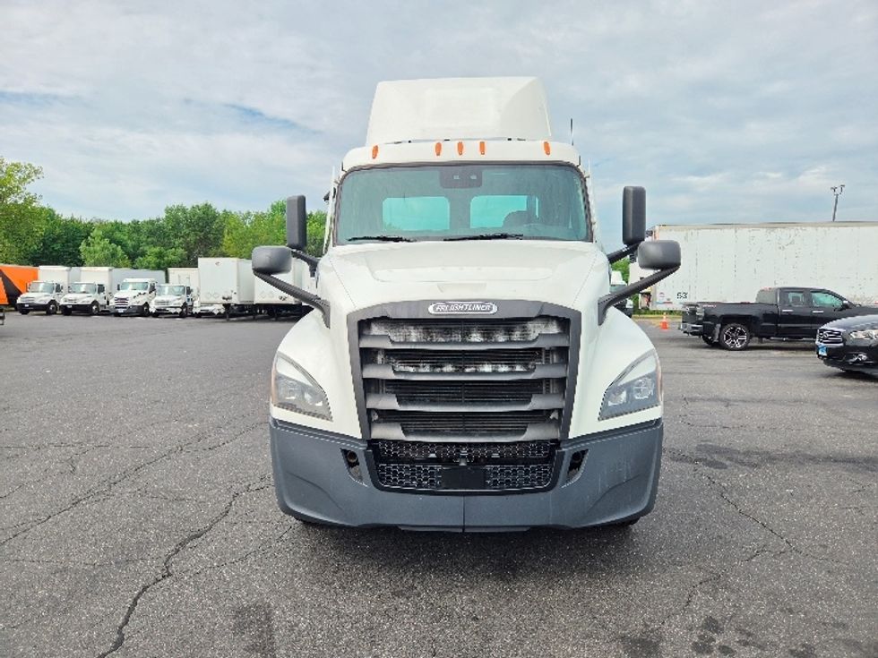 Day Cab Tractor-Heavy Duty Tractors-Freightliner-2021-T12642ST-Springfield-MA-223,858\n\t\tmiles-$ 58,250 - Image 2