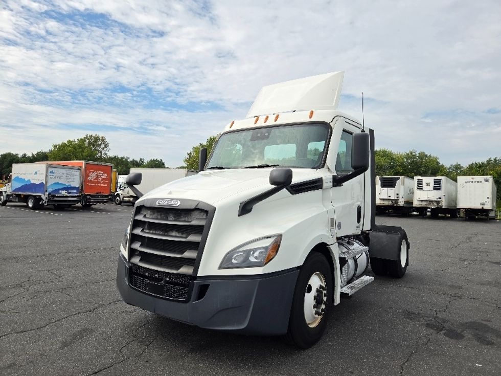 Day Cab Tractor-Heavy Duty Tractors-Freightliner-2021-T12642ST-Springfield-MA-223,858\n\t\tmiles-$ 58,250 - Image 3
