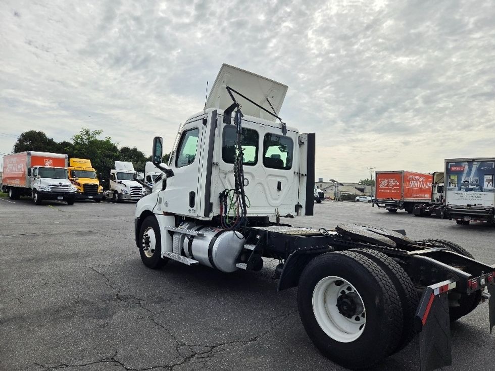Day Cab Tractor-Heavy Duty Tractors-Freightliner-2021-T12642ST-Springfield-MA-223,858\n\t\tmiles-$ 58,250 - Image 5