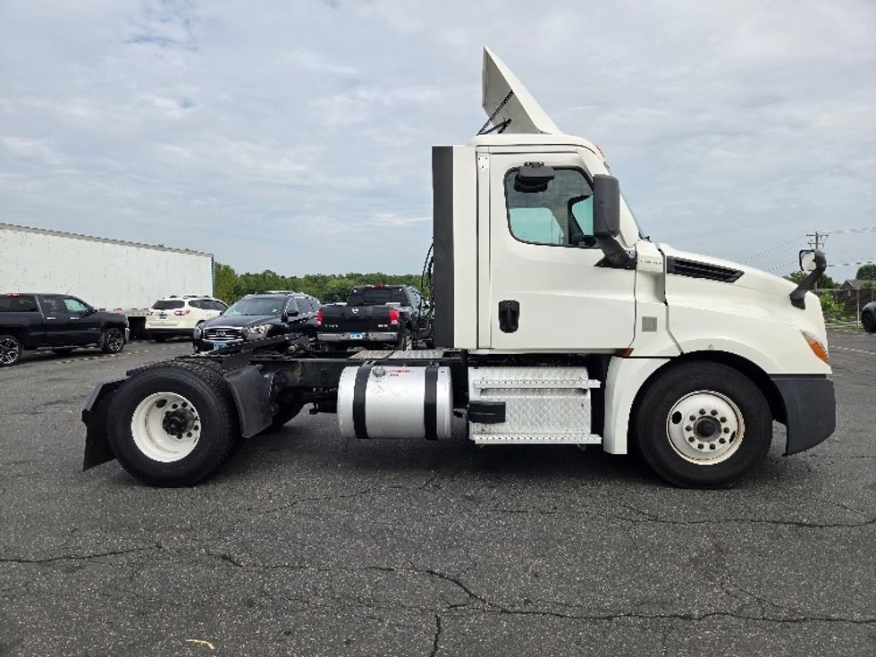 Day Cab Tractor-Heavy Duty Tractors-Freightliner-2021-T12642ST-Springfield-MA-223,858\n\t\tmiles-$ 58,250 - Image 8