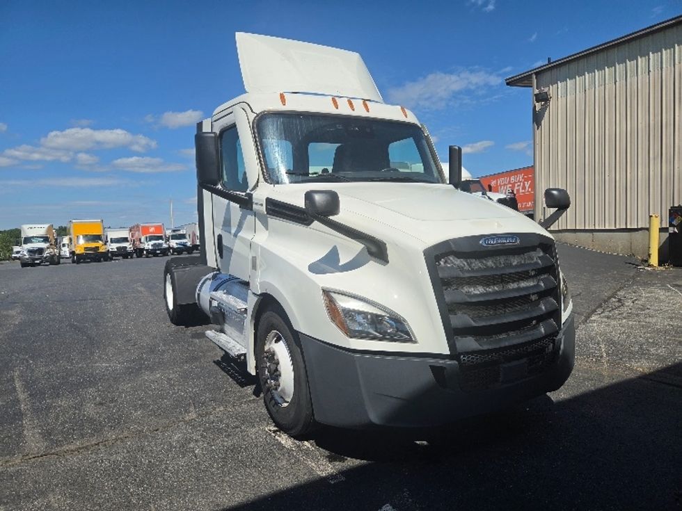 Day Cab Tractor-Heavy Duty Tractors-Freightliner-2021-T12642ST-Springfield-MA-247,287\n\t\tmiles-$ 57,000 - Image 1