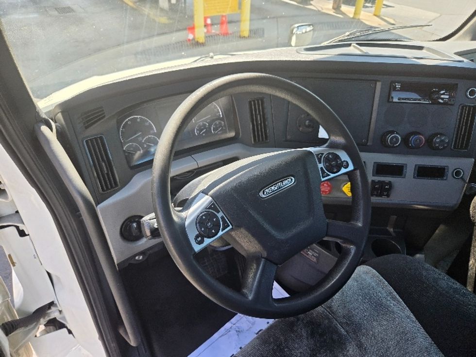 Day Cab Tractor-Heavy Duty Tractors-Freightliner-2021-T12642ST-Springfield-MA-247,287\n\t\tmiles-$ 57,000 - Image 10