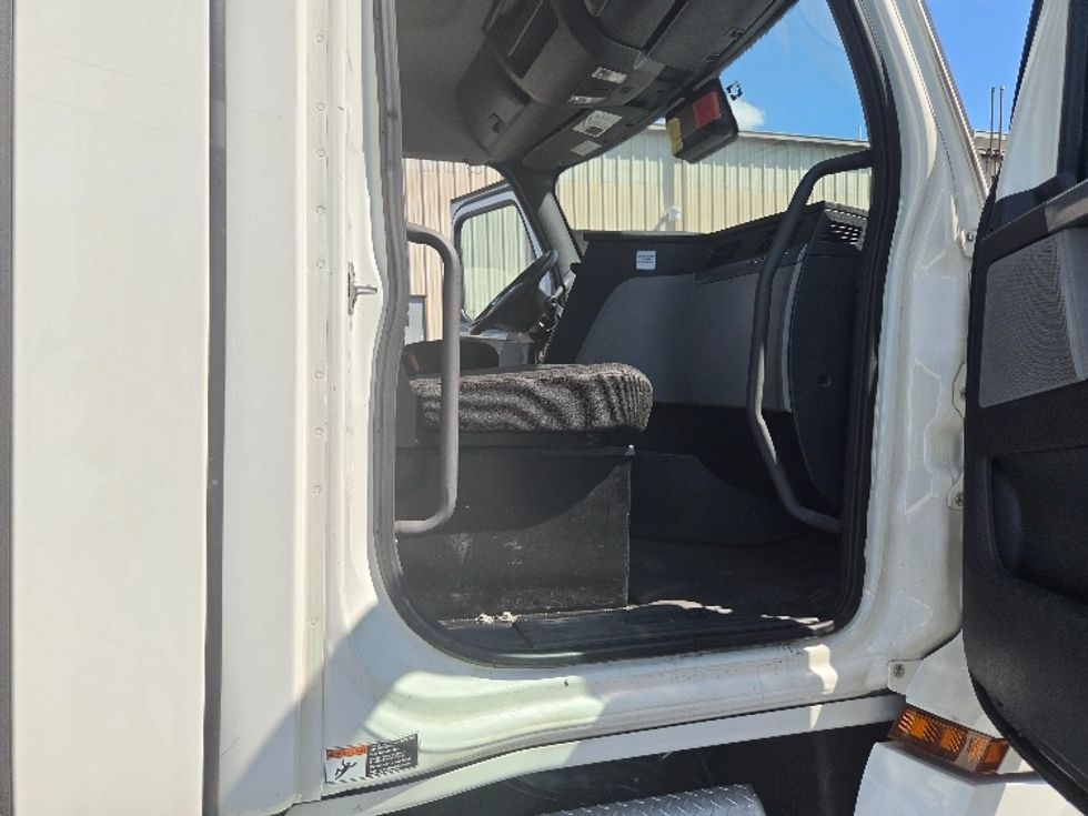 Day Cab Tractor-Heavy Duty Tractors-Freightliner-2021-T12642ST-Springfield-MA-247,287\n\t\tmiles-$ 57,000 - Image 12