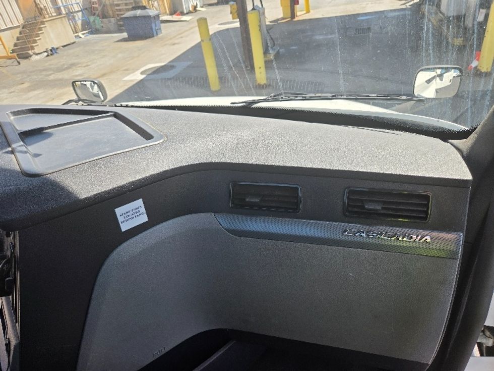 Day Cab Tractor-Heavy Duty Tractors-Freightliner-2021-T12642ST-Springfield-MA-247,287\n\t\tmiles-$ 57,000 - Image 13