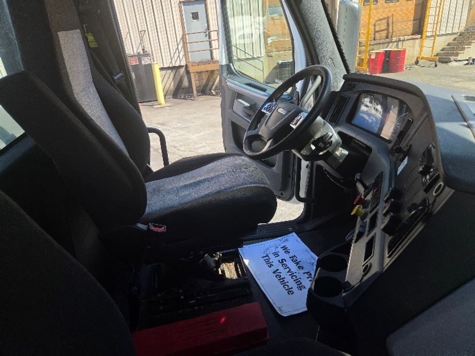 Day Cab Tractor-Heavy Duty Tractors-Freightliner-2021-T12642ST-Springfield-MA-247,287\n\t\tmiles-$ 57,000 - Image 14