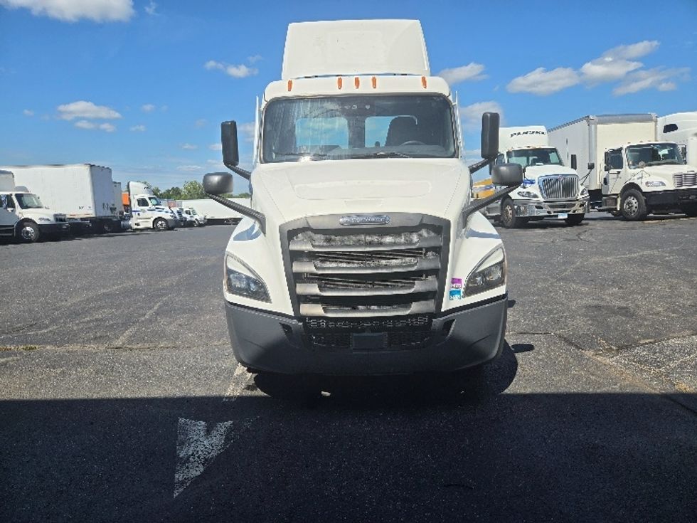 Day Cab Tractor-Heavy Duty Tractors-Freightliner-2021-T12642ST-Springfield-MA-247,287\n\t\tmiles-$ 57,000 - Image 2