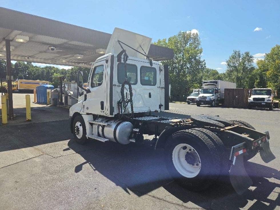 Day Cab Tractor-Heavy Duty Tractors-Freightliner-2021-T12642ST-Springfield-MA-247,287\n\t\tmiles-$ 57,000 - Image 5