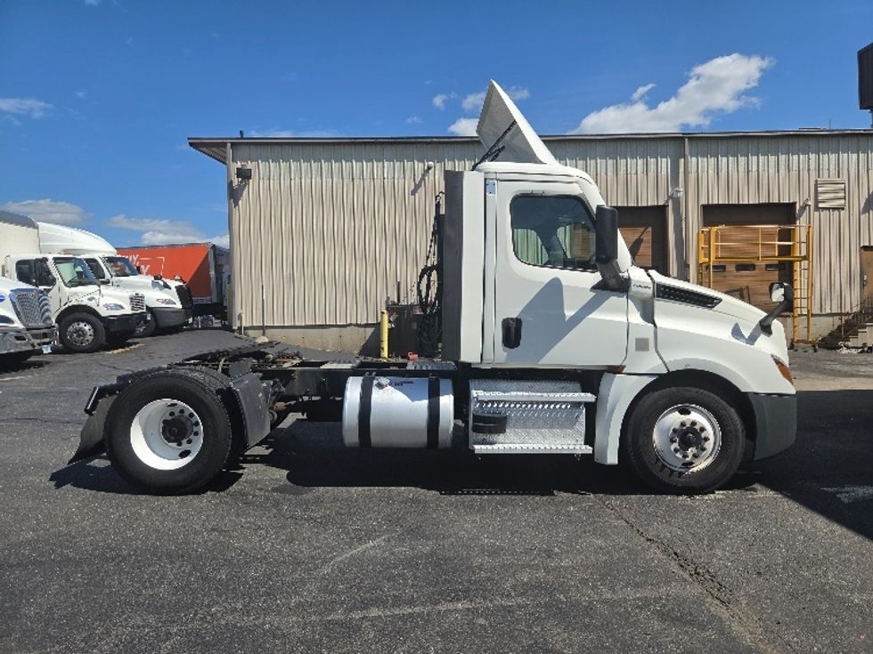 Day Cab Tractor-Heavy Duty Tractors-Freightliner-2021-T12642ST-Springfield-MA-247,287\n\t\tmiles-$ 57,000 - Image 8