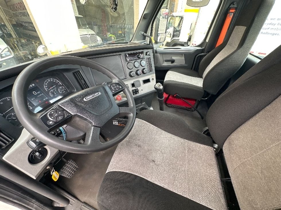 Day Cab Tractor-Heavy Duty Tractors-Freightliner-2021-T12642ST-West Babylon-NY-197,188\n\t\tmiles-$ 44,500 - Image 10