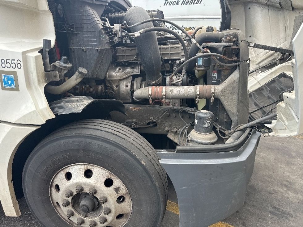 Day Cab Tractor-Heavy Duty Tractors-Freightliner-2021-T12642ST-West Babylon-NY-197,188\n\t\tmiles-$ 44,500 - Image 15