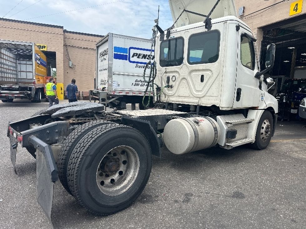 Day Cab Tractor-Heavy Duty Tractors-Freightliner-2021-T12642ST-West Babylon-NY-197,188\n\t\tmiles-$ 44,500 - Image 7